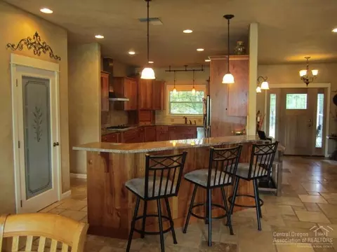 52045 Read Loop, La Pine, OR 97739 photo 9