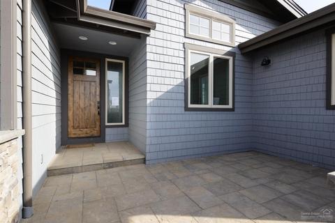 19354 Alianna Loop, Bend, OR 97702 photo 2