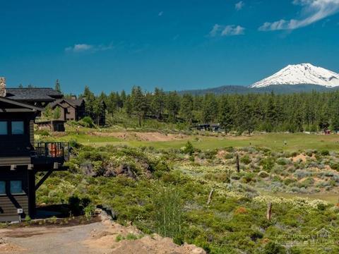 19379 Alianna Loop, Bend, OR 97702 photo 2