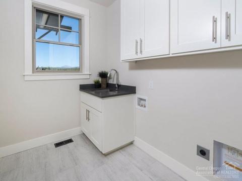 19295 Alianna Loop, Bend, OR 97703 photo 13