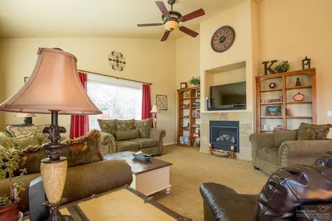2943 NE Marea Dr, Bend, OR 97701 photo 5