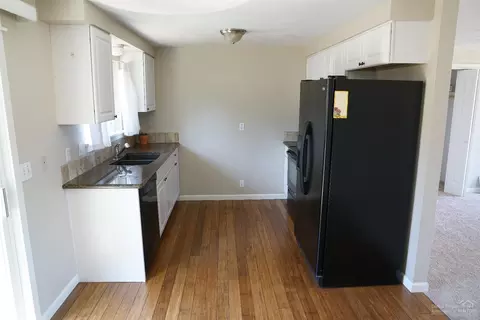 2438 E Irwin Way, Eugene, OR 97402 photo 11