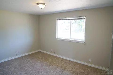 2438 E Irwin Way, Eugene, OR 97402 photo 16