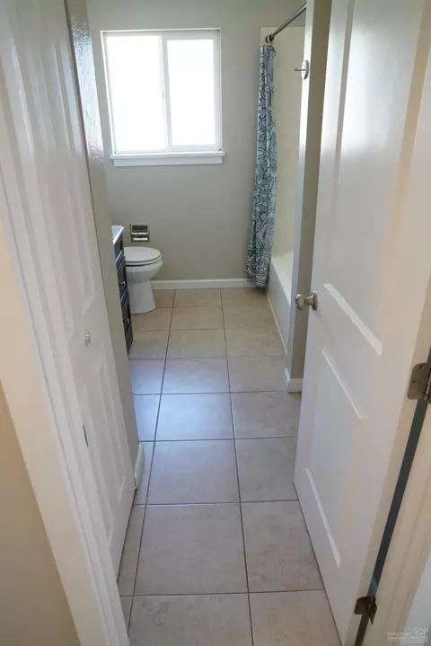 2438 E Irwin Way, Eugene, OR 97402 photo 18