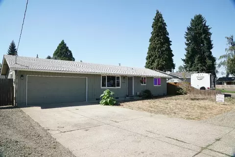 2438 E Irwin Way, Eugene, OR 97402 photo 2