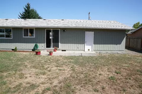 2438 E Irwin Way, Eugene, OR 97402 photo 5