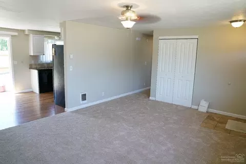 2438 E Irwin Way, Eugene, OR 97402 photo 9