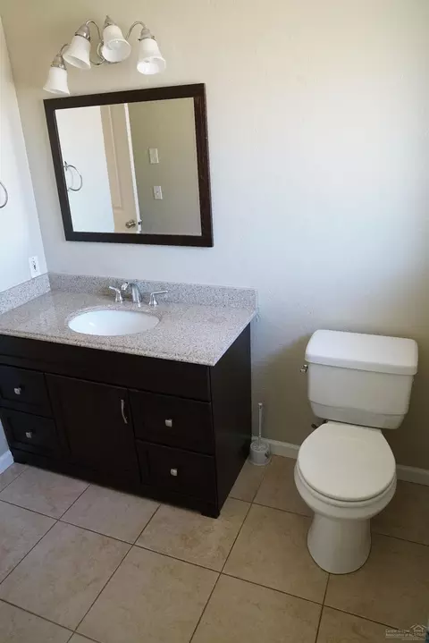 2438 E Irwin Way, Eugene, OR 97402 photo 17