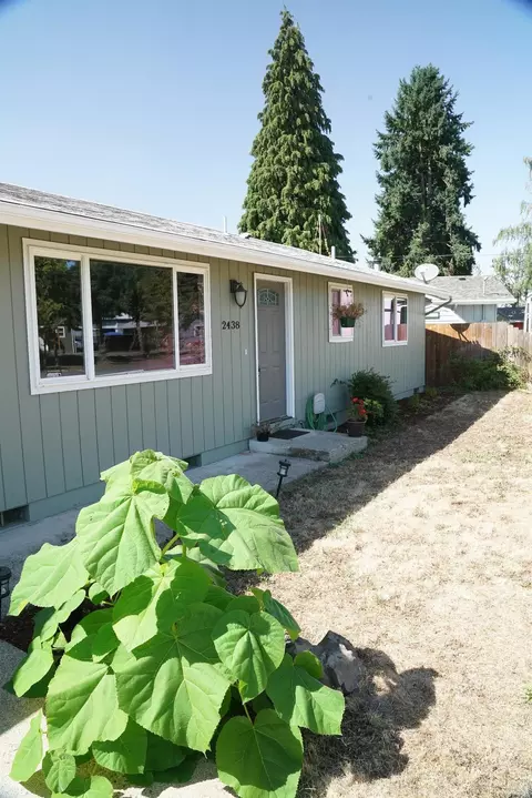 2438 E Irwin Way, Eugene, OR 97402 photo 3