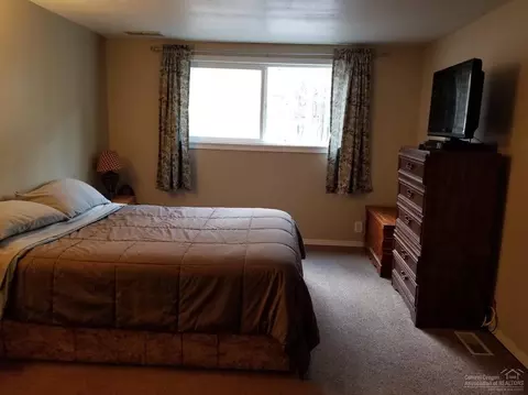 60932 Aspen Dr, Bend, OR 97702 photo 8