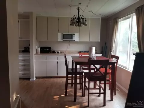 60932 Aspen Dr, Bend, OR 97702 photo 2