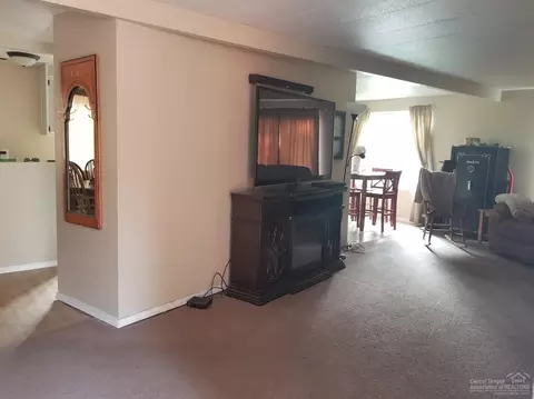 60932 Aspen Dr, Bend, OR 97702 photo 1