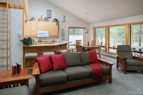 57656 Poplar Loop, Sunriver, OR 97707 photo 3