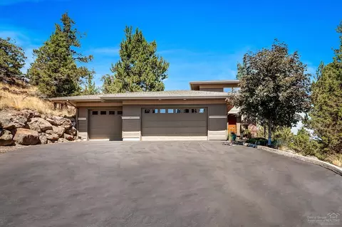 958 NW Summit Dr, Bend, OR 97703 photo 2