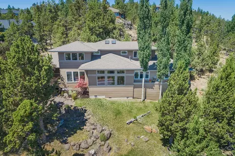 958 NW Summit Dr, Bend, OR 97703 photo 1