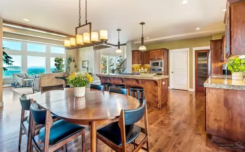 958 NW Summit Dr, Bend, OR 97703 photo 8