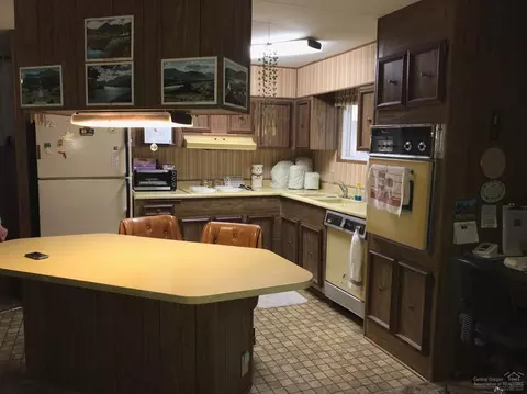 60960 Ridge Dr, Bend, OR 97702 photo 2