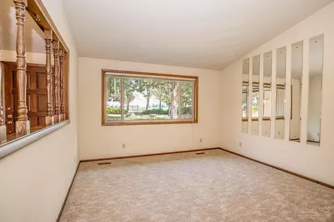 19667 Ridgewood Dr, Bend, OR 97701 photo 10