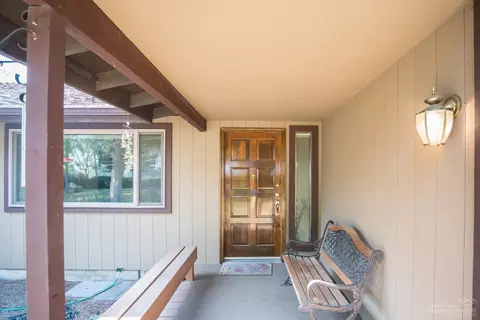 19667 Ridgewood Dr, Bend, OR 97701 photo 3