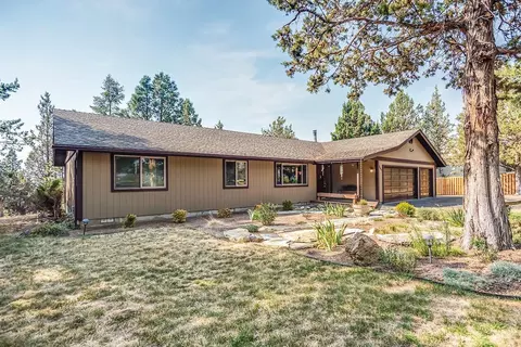 19667 Ridgewood Dr, Bend, OR 97701 photo 2