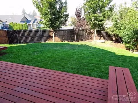 61075 Parrell Rd, Bend, OR 97702 photo 3