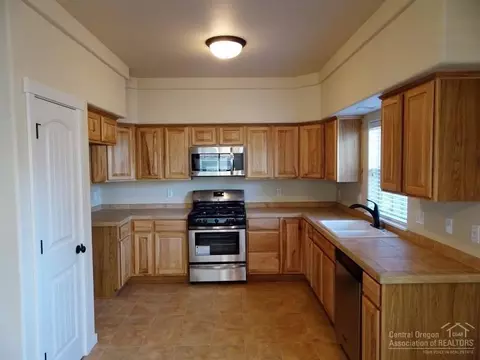 61075 Parrell Rd, Bend, OR 97702 photo 7