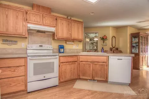 20799 Renee Ct, Bend, OR 97701 photo 4