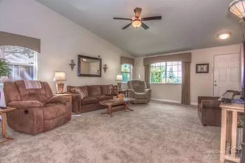 20799 Renee Ct, Bend, OR 97701 photo 2