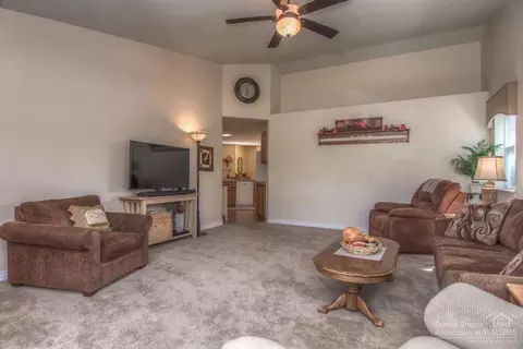 20799 Renee Ct, Bend, OR 97701 photo 3