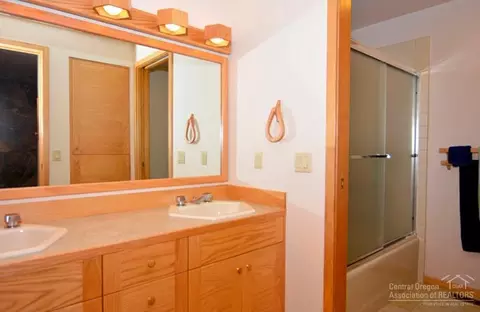 18010 Hickory Ln, Sunriver, OR 97707 photo 19