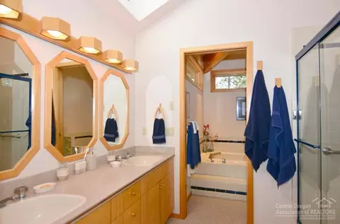 18010 Hickory Ln, Sunriver, OR 97707 photo 16