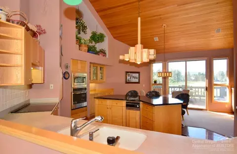 18010 Hickory Ln, Sunriver, OR 97707 photo 11