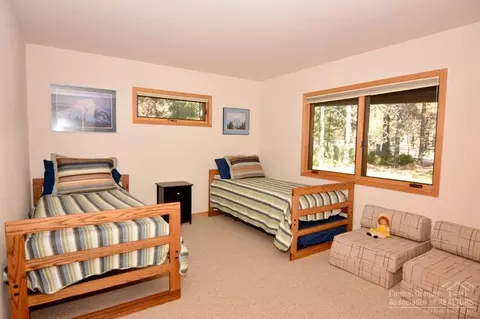 18010 Hickory Ln, Sunriver, OR 97707 photo 18