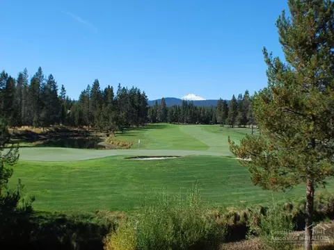18010 Hickory Ln, Sunriver, OR 97707 photo 3