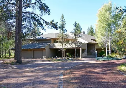 18010 Hickory Ln, Sunriver, OR 97707 photo 1