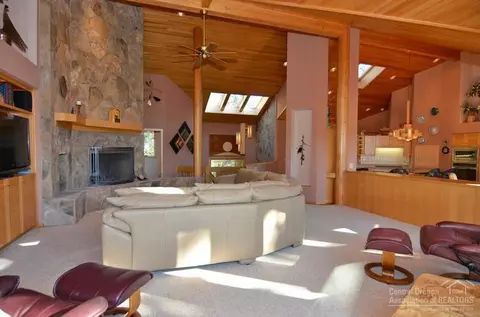 18010 Hickory Ln, Sunriver, OR 97707 photo 8