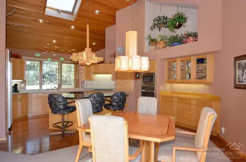18010 Hickory Ln, Sunriver, OR 97707 photo 9