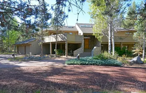 18010 Hickory Ln, Sunriver, OR 97707 photo 2