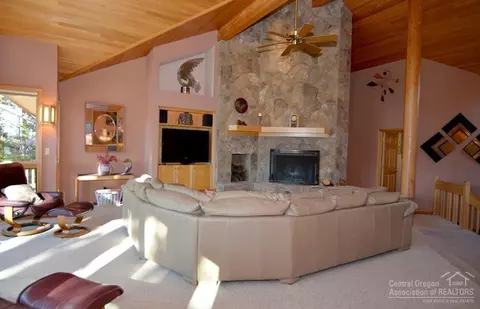 18010 Hickory Ln, Sunriver, OR 97707 photo 7
