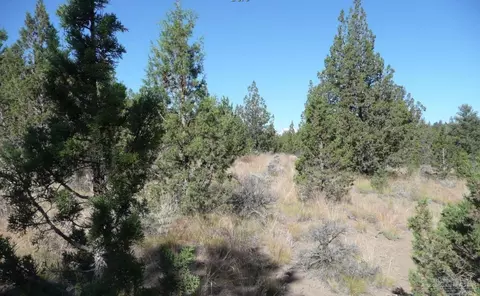 65930 Waldron Trl, Bend, OR 97701 photo 2