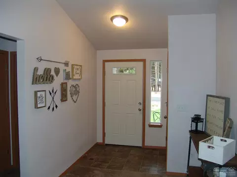 16183 North Dr, La Pine, OR 97739 photo 3
