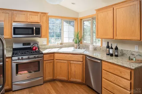 57808 Summit, Sunriver, OR 97707 photo 3
