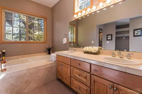 17927 Red Cedar Ln, Sunriver, OR 97707 photo 9