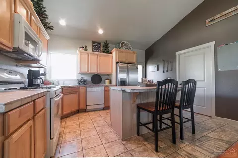 63802 Stanley Way, Bend, OR 97701 photo 4