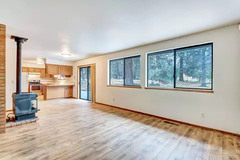 20312 Rae Rd, Bend, OR 97702 photo 6