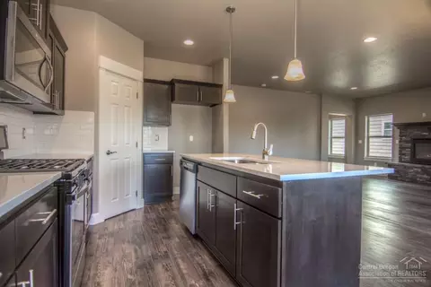 3141 NE Flagstone Ave, Bend, OR 97701 photo 4