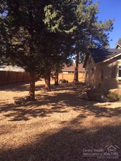 19994 Pinewood Rd, Bend, OR 97702 photo 2
