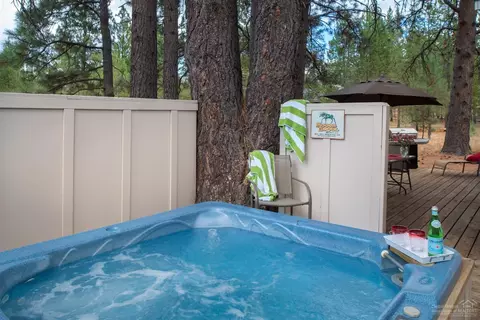 17818 Pine Ridge Ln, Sunriver, OR 97707 photo 1