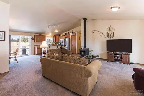 26291 Willard Rd, Bend, OR 97701 photo 2
