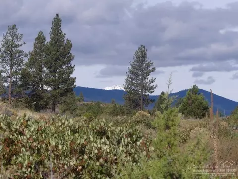 61385 Skene Trl, Bend, OR 97702 photo 3